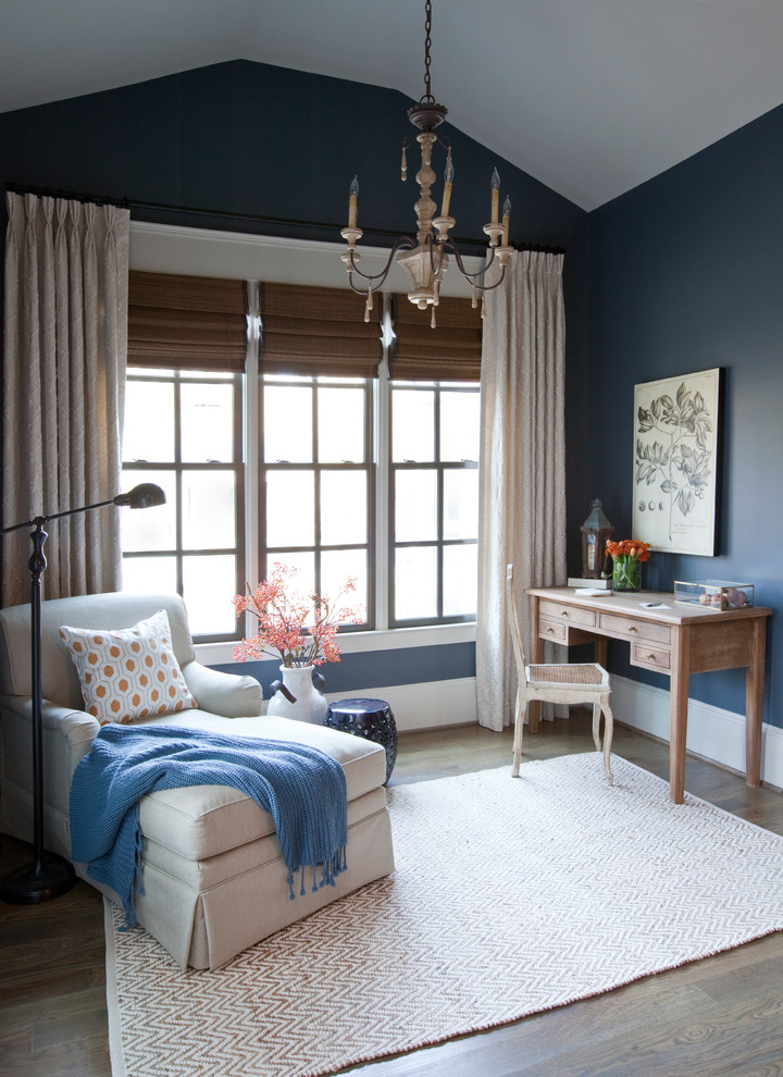На фото: хозяйская спальня: освещение в классическом стиле с синими стенами и паркетным полом среднего тона с