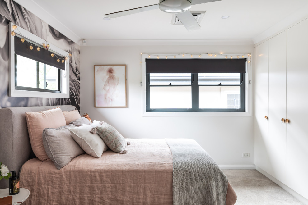 Idées déco pour une chambre avec moquette grise et rose contemporaine de taille moyenne.