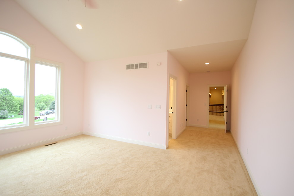 Inspiration for a large timeless carpeted bedroom remodel in Minneapolis with pink walls