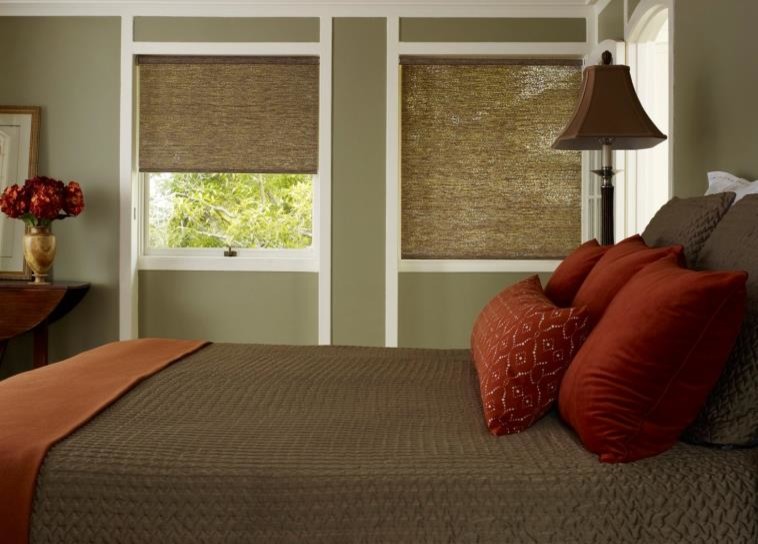 Imagen de habitación de invitados clásica renovada de tamaño medio con paredes verdes