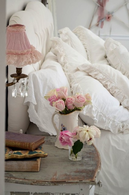 Romantic Shabby Chic Décor - Romántico - Dormitorio - Charlotte - de  Davetta Moore Designs | Houzz