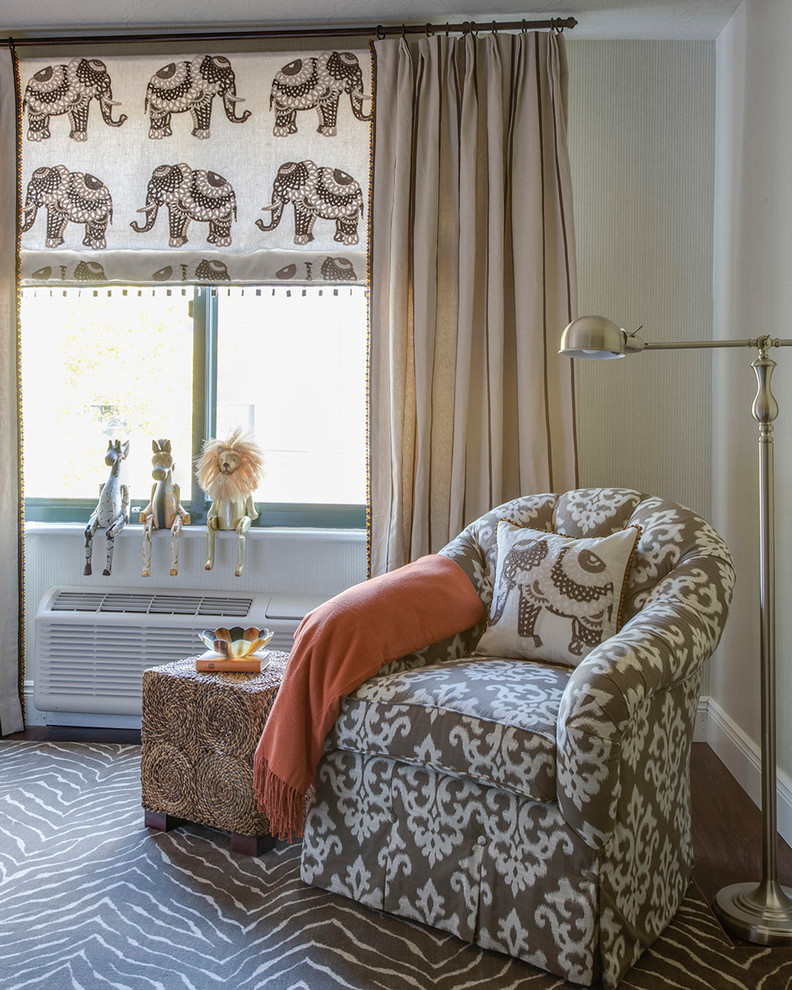 Diseño de habitación de invitados clásica renovada de tamaño medio sin chimenea con paredes beige y moqueta