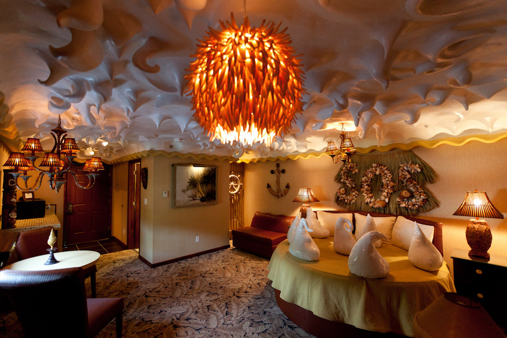Esempio di una camera degli ospiti eclettica di medie dimensioni con pareti beige e moquette