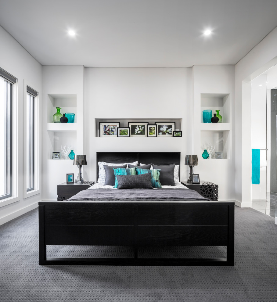 Стильный дизайн: спальня в современном стиле с белыми стенами, ковровым покрытием и серым полом - последний тренд