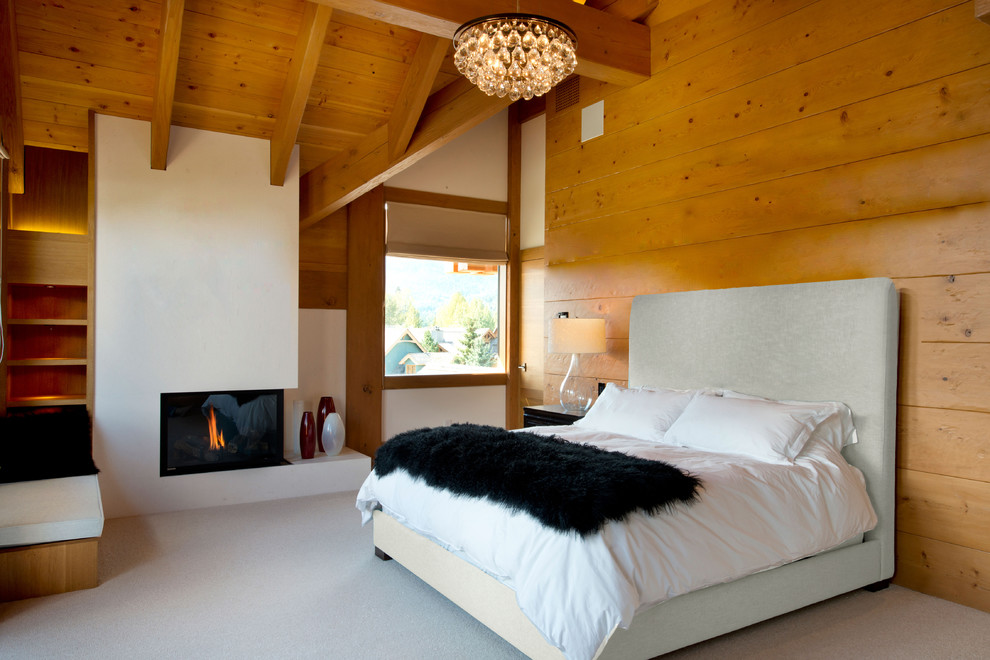 Стильный дизайн: спальня в стиле рустика с ковровым покрытием и стандартным камином - последний тренд