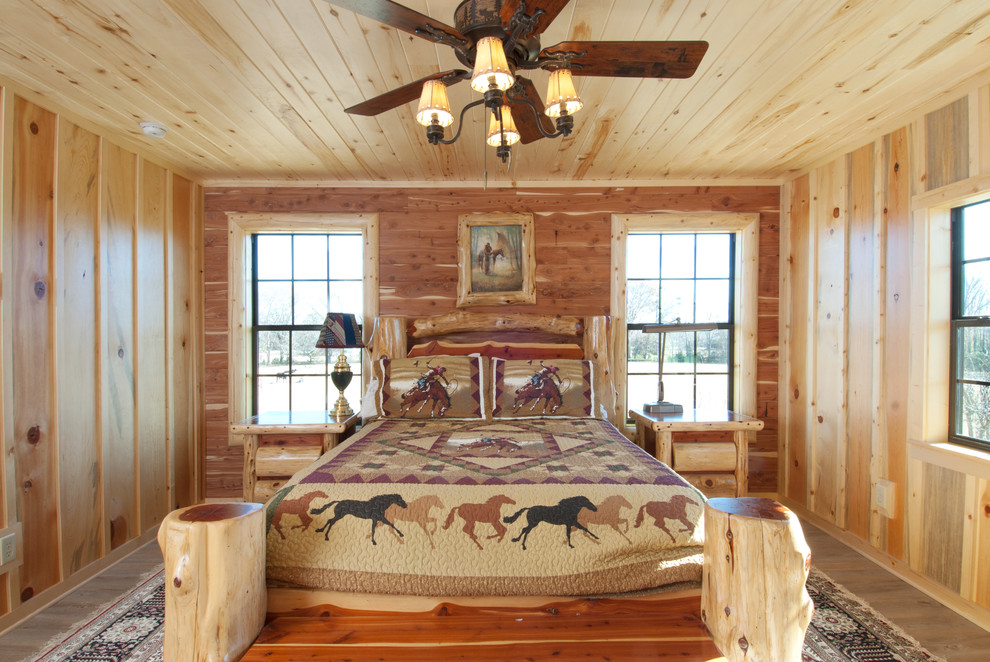 Пример оригинального дизайна: гостевая спальня среднего размера, (комната для гостей) в стиле рустика с светлым паркетным полом без камина