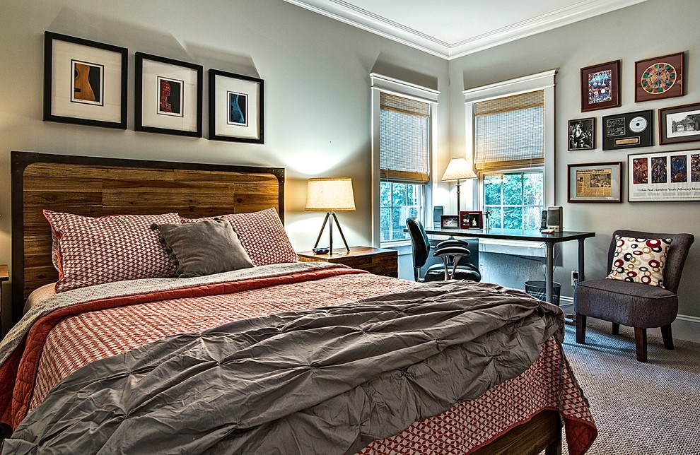 Mittelgroßes Rustikales Gästezimmer ohne Kamin mit grauer Wandfarbe, Teppichboden und beigem Boden in Charlotte