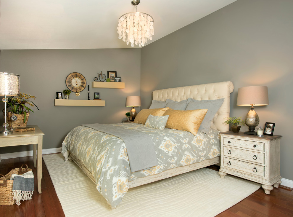 Ejemplo de dormitorio principal rústico de tamaño medio sin chimenea con paredes grises y suelo vinílico
