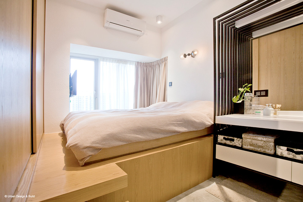 Industrial Hauptschlafzimmer mit weißer Wandfarbe und Betonboden in Hongkong