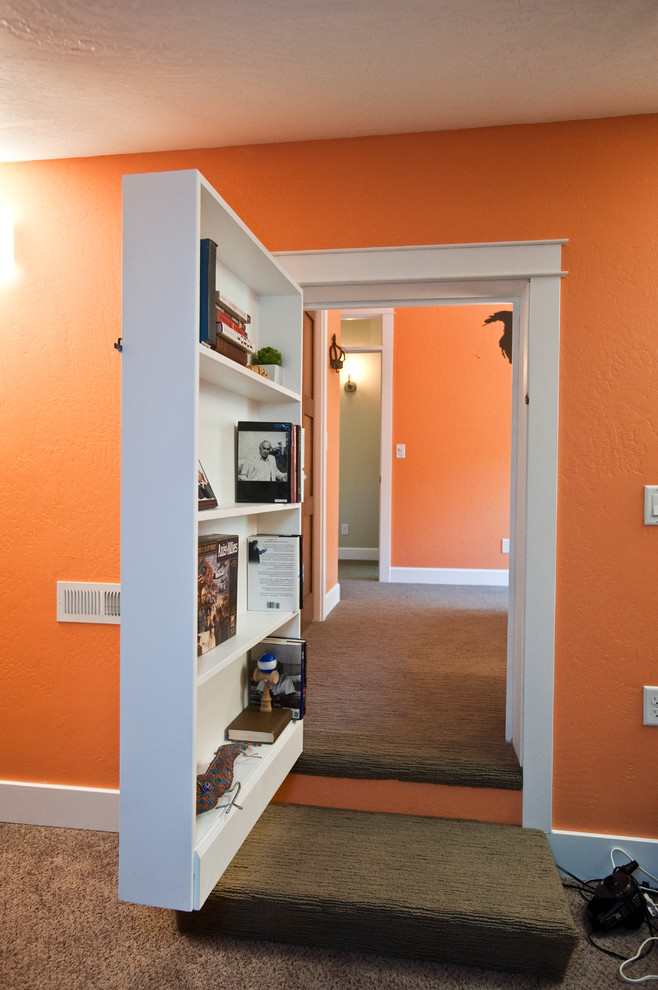 Источник вдохновения для домашнего уюта: гостевая спальня среднего размера, (комната для гостей) в стиле фьюжн с оранжевыми стенами и ковровым покрытием