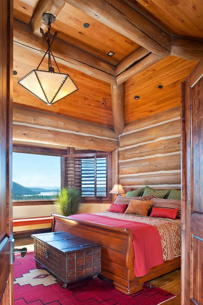 Foto di una camera da letto rustica con pavimento in legno massello medio