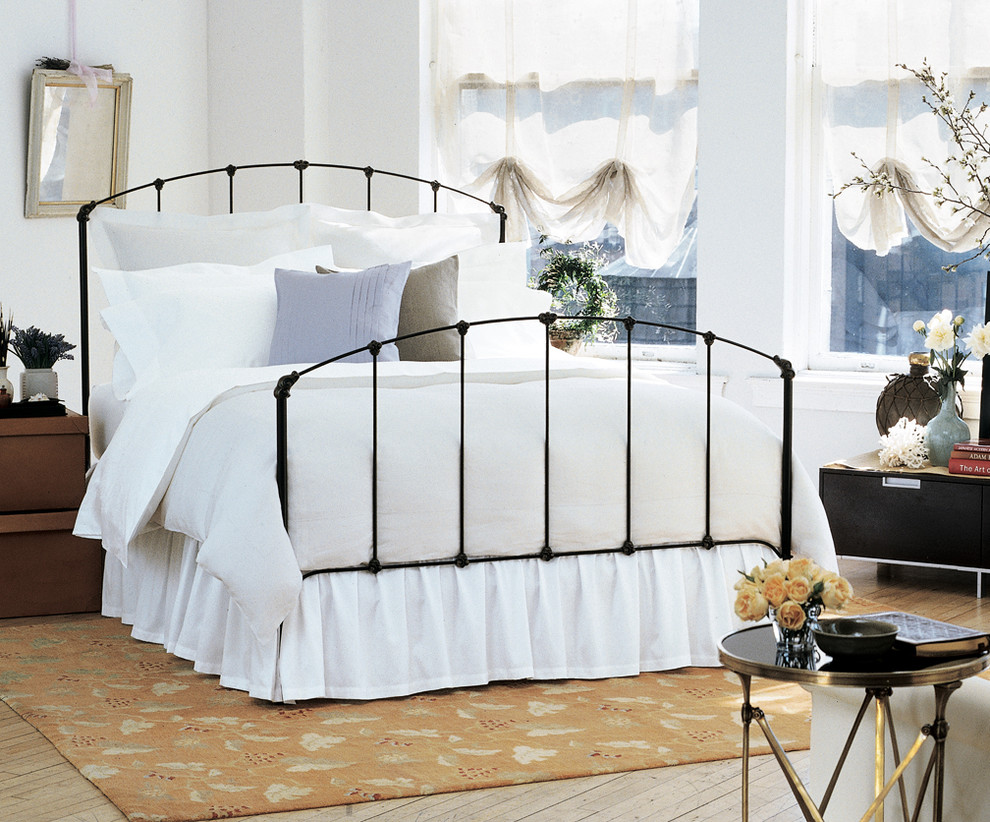 Rutherford Bed Black w/ Gold Highlights Traditional Bedroom New