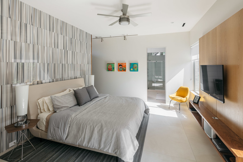 Inspiration for a mid-sized 1960s master porcelain tile and white floor bedroom remodel in Houston with multicolored walls