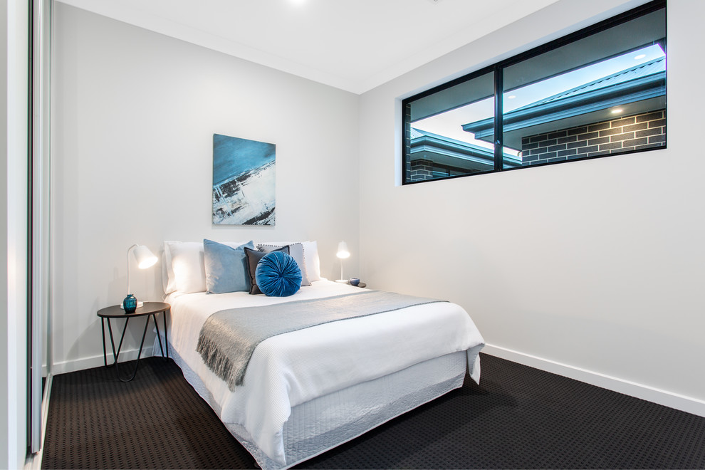 Стильный дизайн: спальня в стиле модернизм с серыми стенами, ковровым покрытием и черным полом - последний тренд