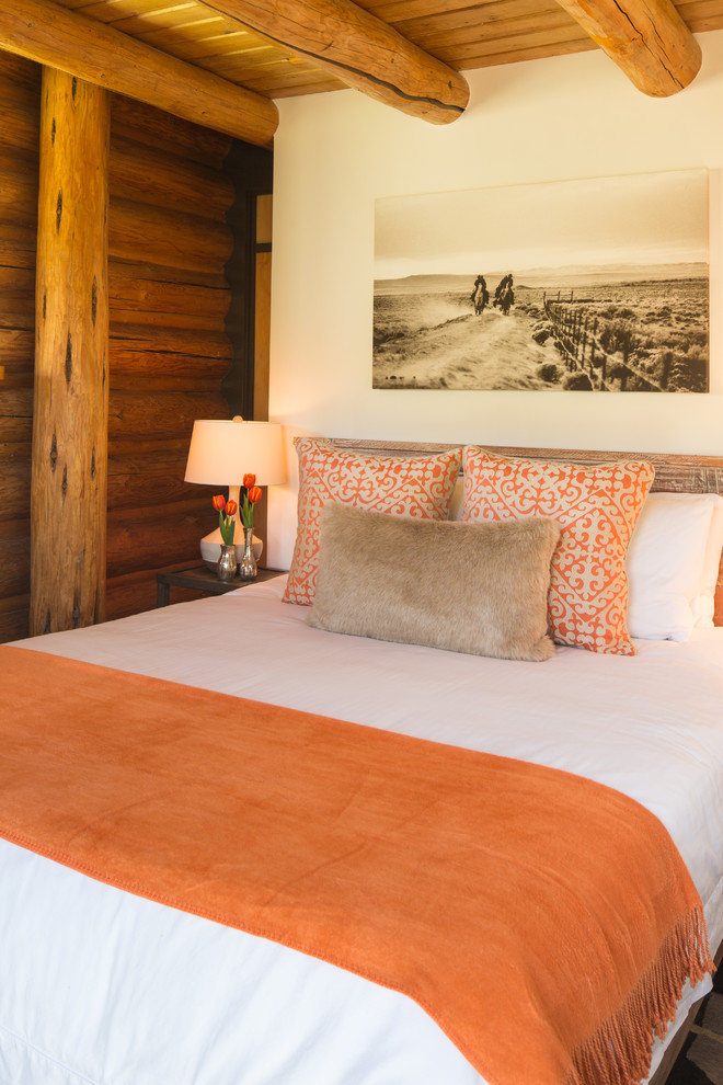 Свежая идея для дизайна: спальня в современном стиле с бежевыми стенами - отличное фото интерьера