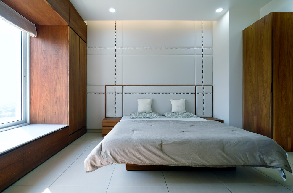 Design ideas for a contemporary bedroom in Ahmedabad.