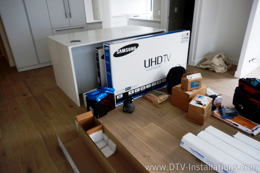 Samsung UHD TV and Lutron Sivoia QS Triathlon shades ready for