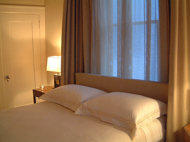 サンフランシスコにあるコンテンポラリースタイルのおしゃれな寝室