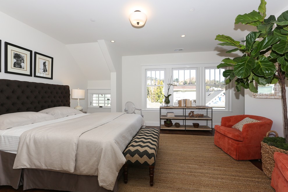 Photo of a contemporary bedroom in San Francisco with white walls.