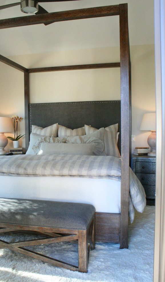 サンタバーバラにあるトラディショナルスタイルのおしゃれな寝室のレイアウト