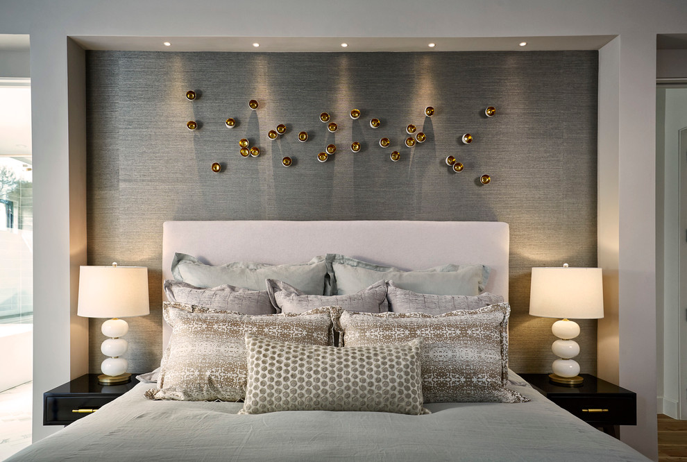 Classic bedroom in Dallas with grey walls.