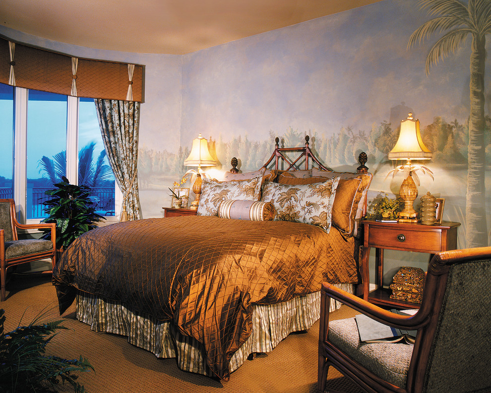 Свежая идея для дизайна: большая гостевая спальня (комната для гостей) в средиземноморском стиле с синими стенами и ковровым покрытием без камина - отличное фото интерьера