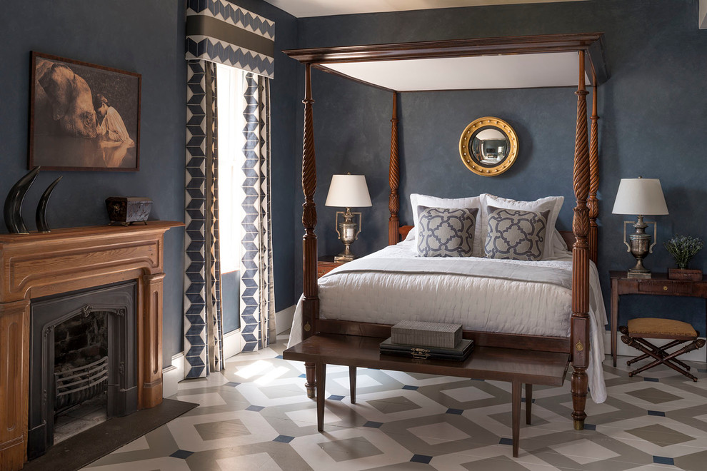 На фото: большая хозяйская спальня в современном стиле с синими стенами, стандартным камином, фасадом камина из дерева и деревянным полом