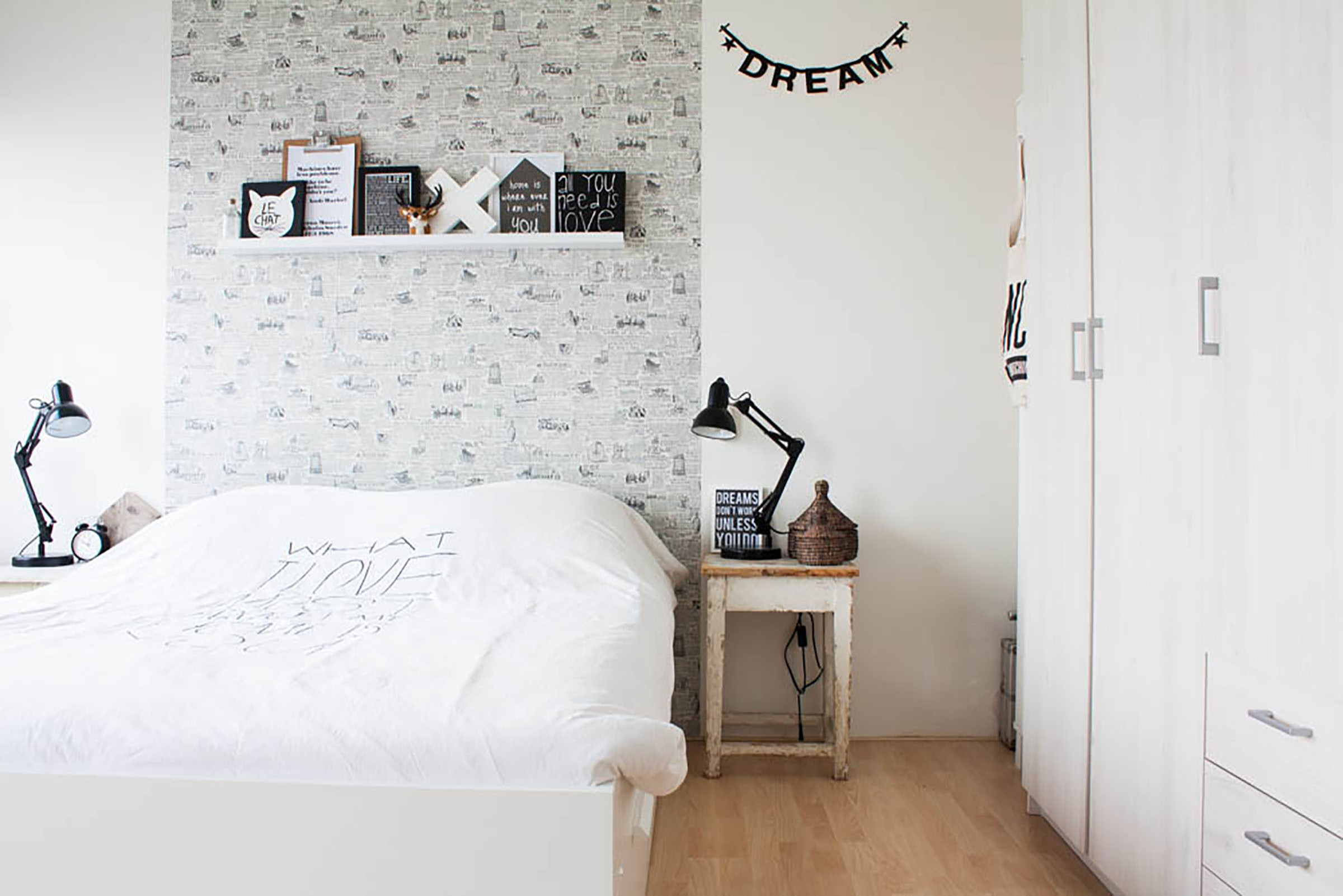 15 kreative Ideen für die Wand hinter dem Bett
