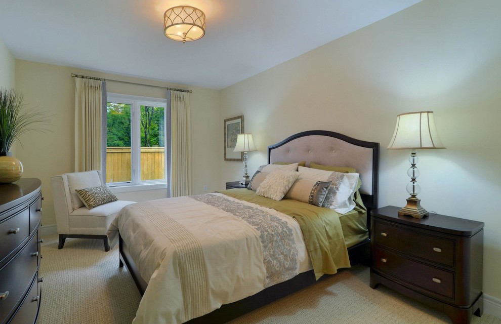 This is an example of a classic bedroom in Toronto.
