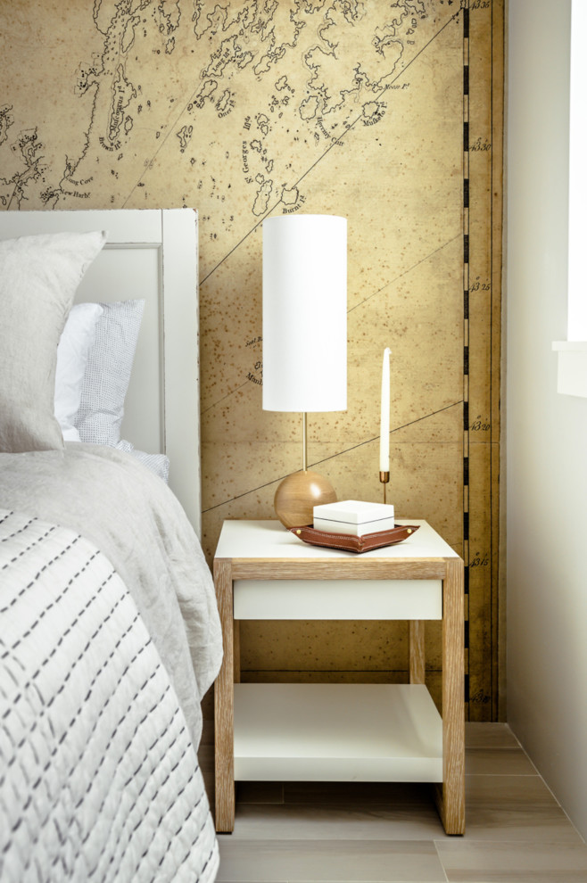 Foto de dormitorio principal vintage con suelo beige