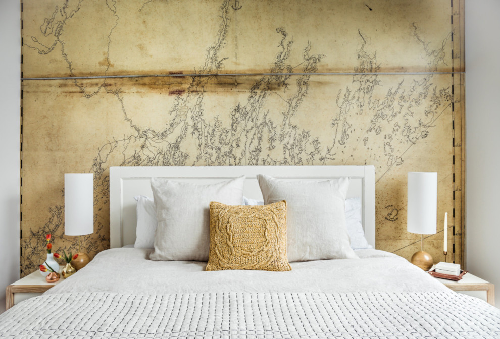 Diseño de dormitorio principal vintage con suelo beige