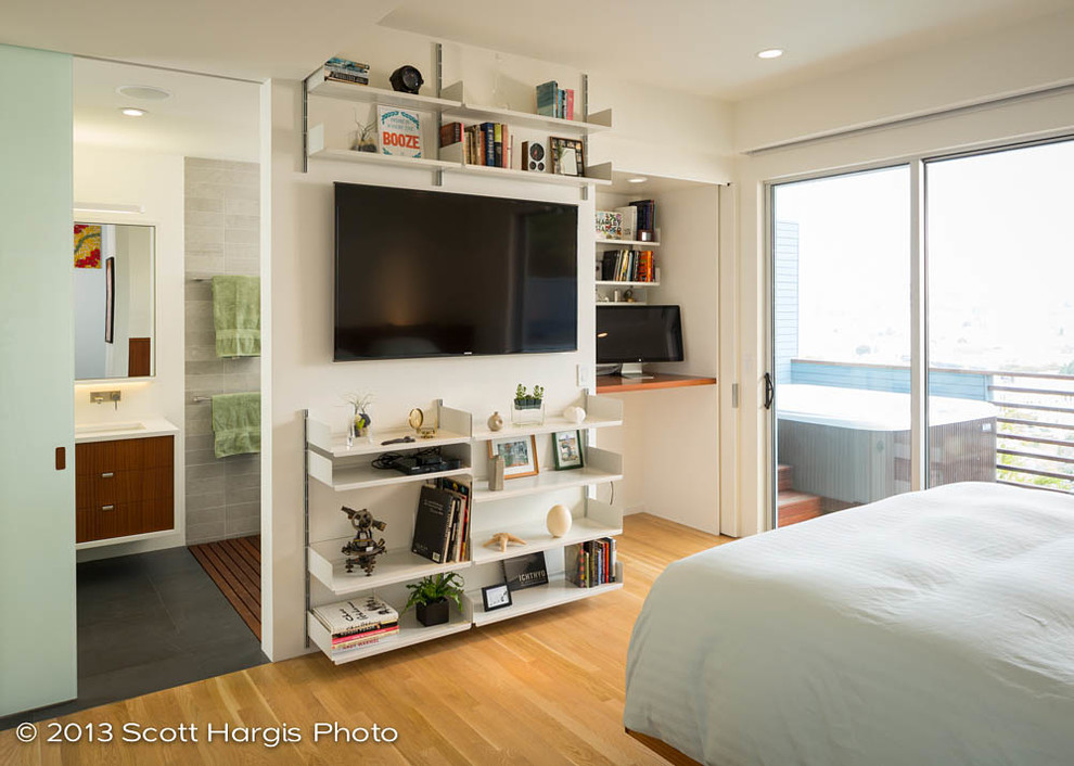 Inspiration for a modern bedroom in San Francisco.