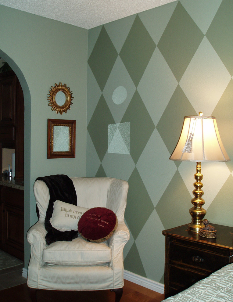 Mittelgroßes Stilmix Hauptschlafzimmer mit grüner Wandfarbe in Phoenix