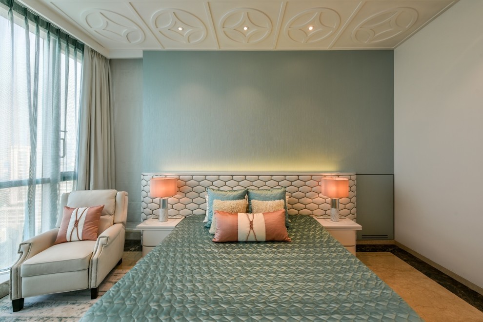 Стильный дизайн: спальня в современном стиле с акцентной стеной - последний тренд