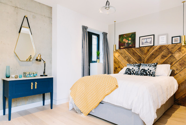 Serene & Rustic Bedroom With A Splash of Quirk - Éclectique - Chambre 