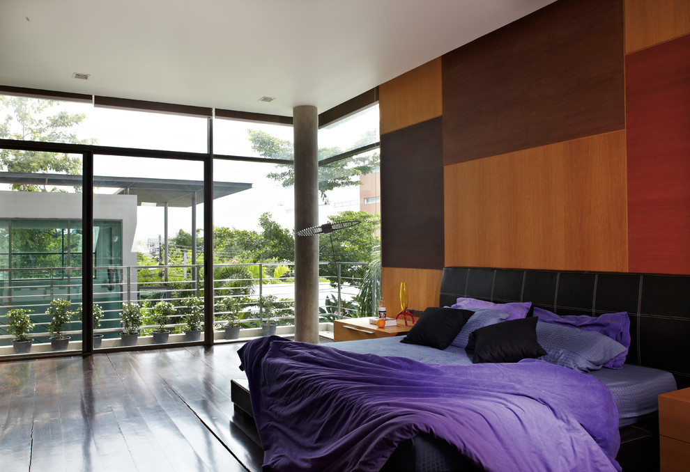 Exemple d'une chambre tendance avec un mur multicolore.