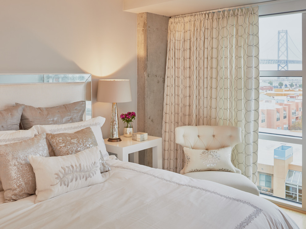 Idee per una camera da letto tradizionale con pareti beige