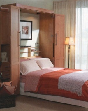 Идея дизайна: гостевая спальня среднего размера, (комната для гостей) в стиле неоклассика (современная классика) с бежевыми стенами и ковровым покрытием