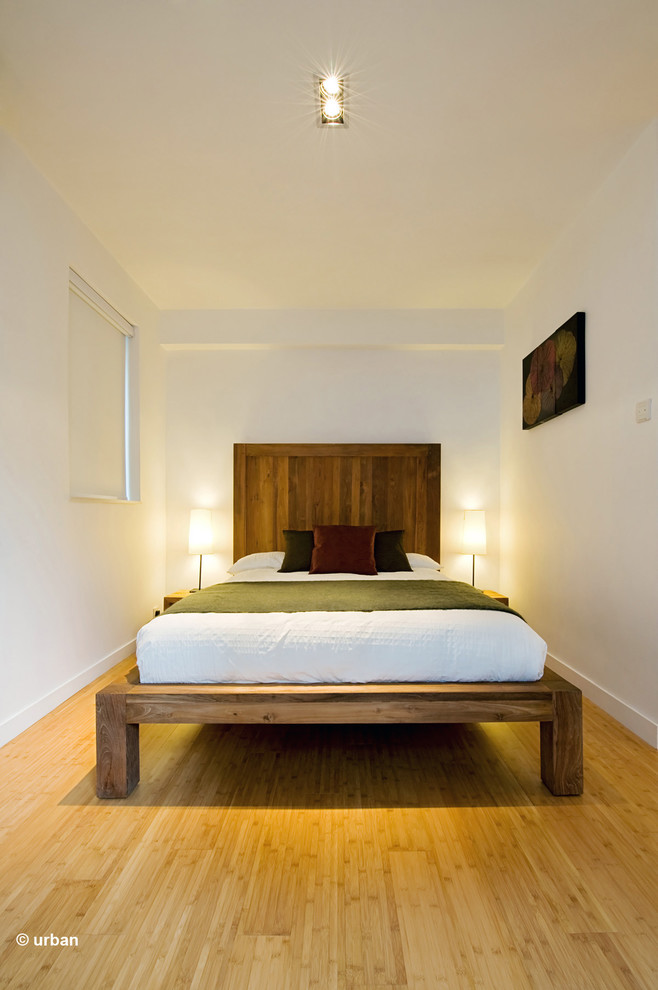 На фото: спальня в стиле модернизм с