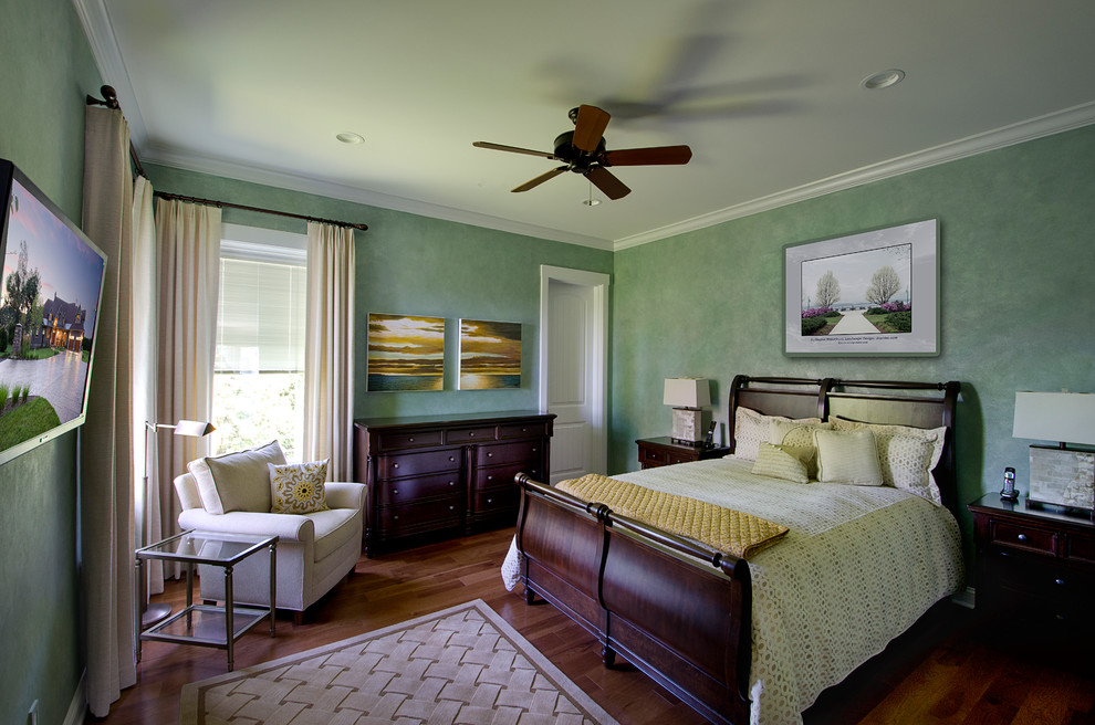 Design ideas for a classic bedroom in Burlington.