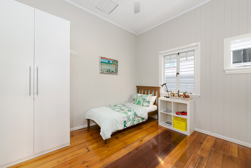 This is an example of a traditional bedroom in Brisbane.