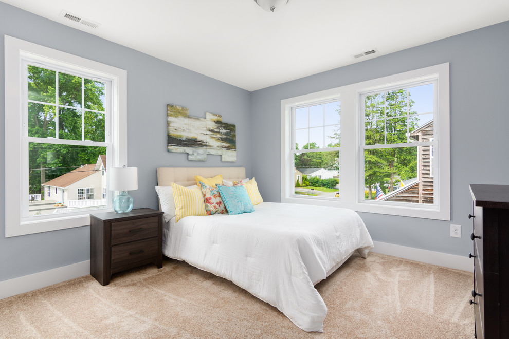 Inspiration for a mid-sized transitional guest carpeted and beige floor bedroom remodel in Baltimore with gray walls