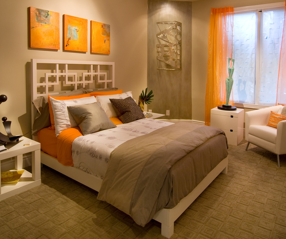 Kleines Modernes Schlafzimmer mit grauer Wandfarbe und Teppichboden in Sonstige