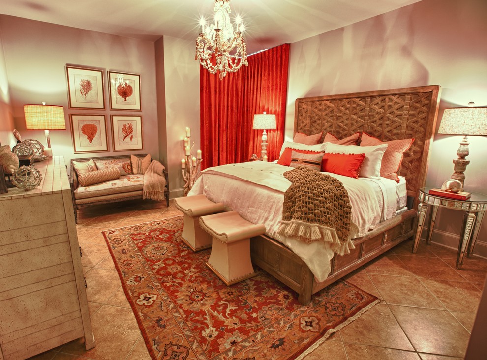 Modelo de habitación de invitados marinera grande con paredes grises y suelo de baldosas de cerámica