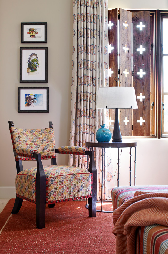Foto de dormitorio de estilo americano con paredes beige y moqueta