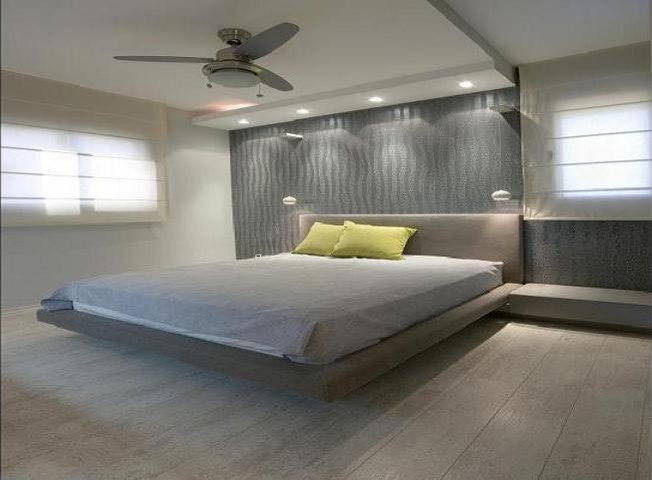 Design ideas for a modern bedroom in Tel Aviv.