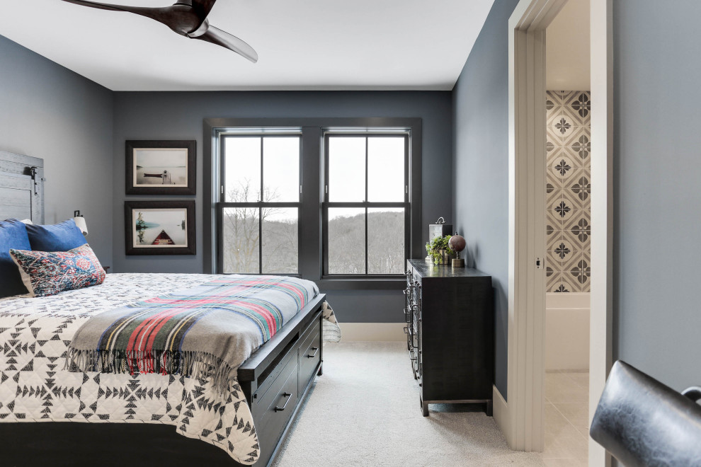 Diseño de dormitorio tradicional renovado con paredes grises, moqueta y suelo gris
