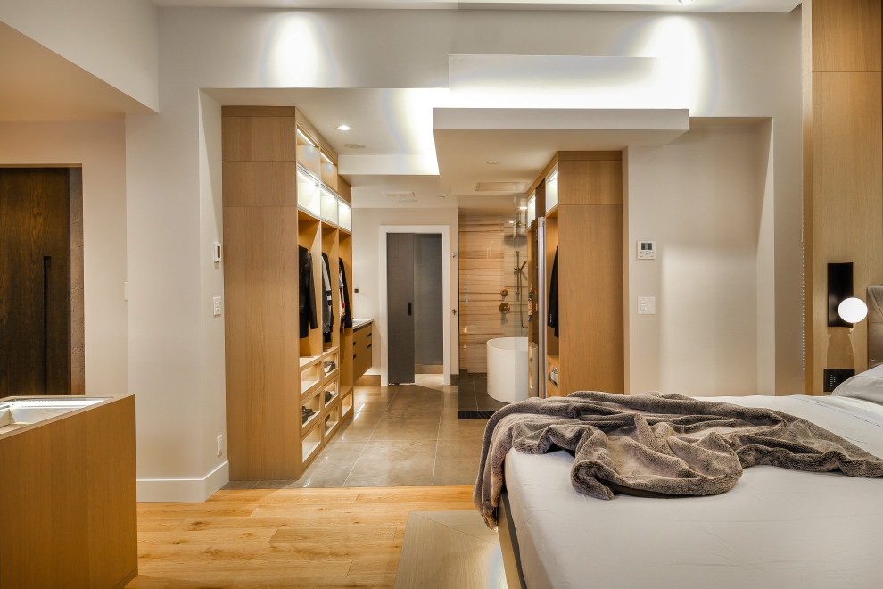 Apartment With Penthouse Master Bedroom Suite View photo