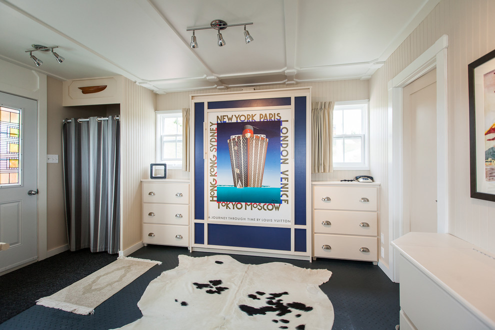 Diseño de dormitorio marinero con paredes beige