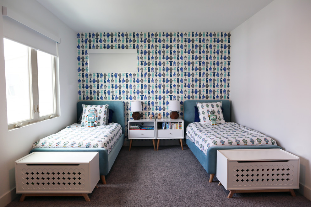 Ispirazione per una piccola camera degli ospiti moderna con pareti multicolore, moquette, nessun camino e pavimento grigio